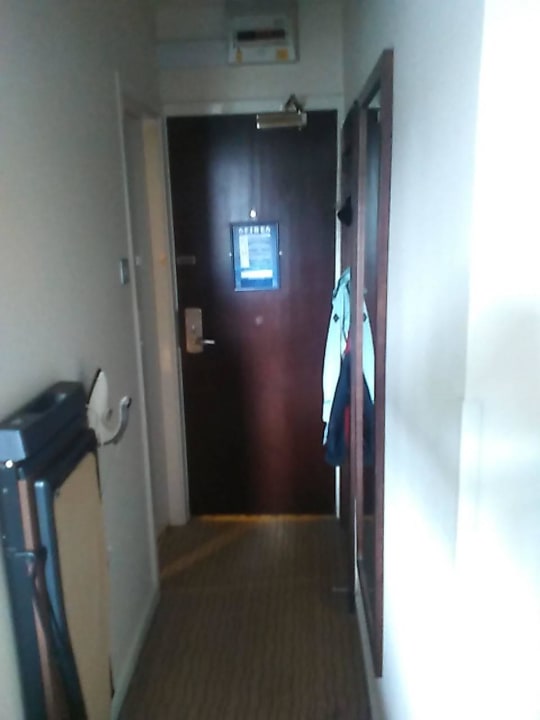 Flur an der Eigangstür rechts eine Nische  Hotel Mercure Edinburgh City Princes Street