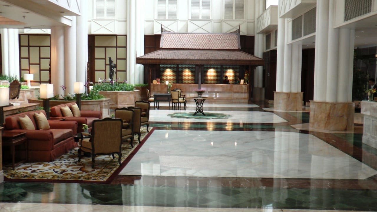 Lobby mit Rezeption Shangri-La Hotel, Bangkok