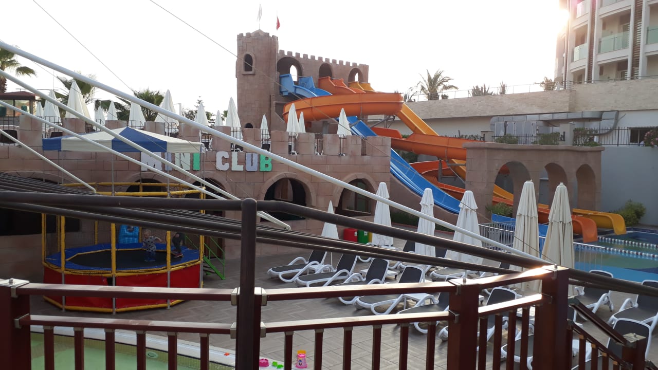 Schone Pools und Miniclub Aydinbey Kings Palace & Spa