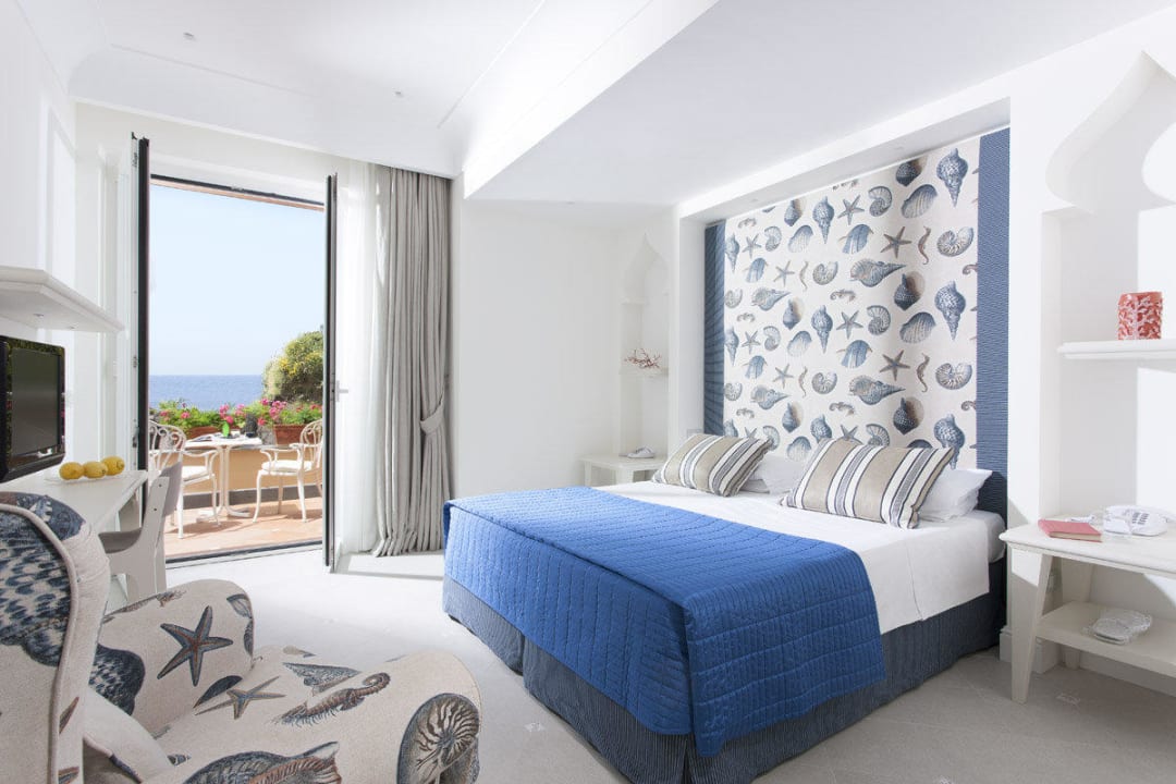  Deluxe room - Sea frontal View - Bedroom  Hotel Corallo Sorrento