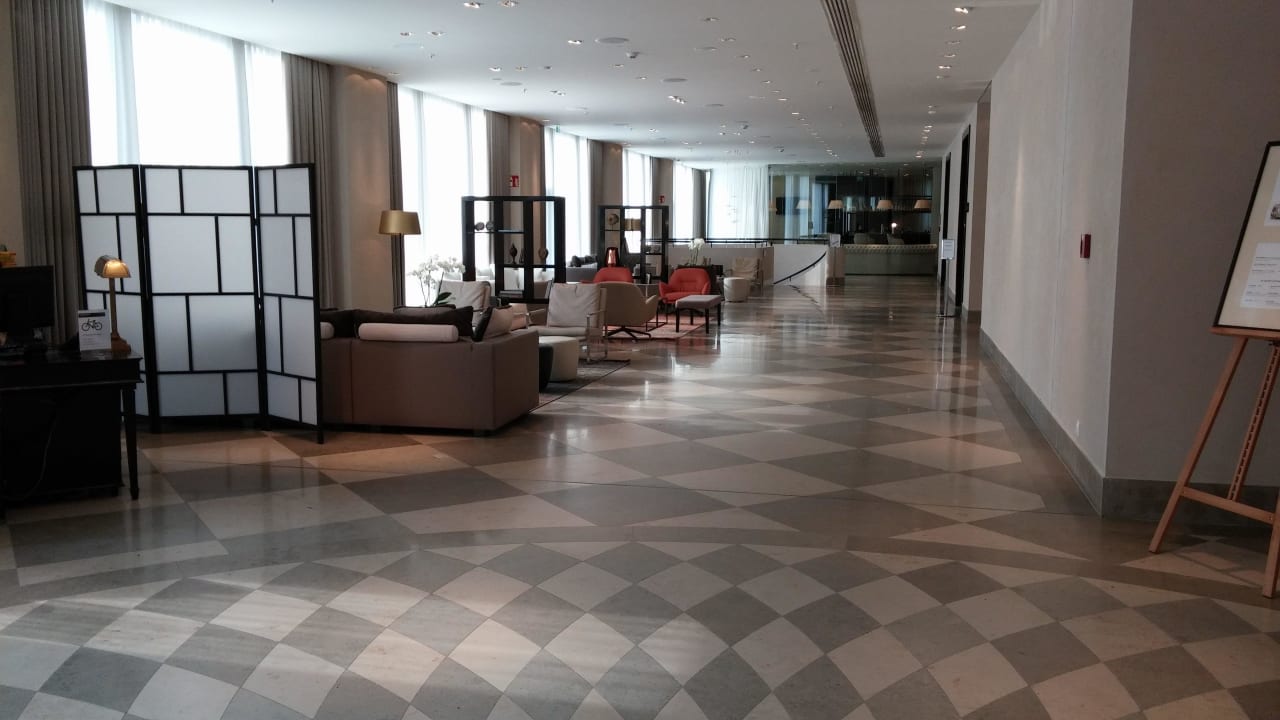 Großzügige Lobby The Posthouse Berlin – Leonardo Limited Edition