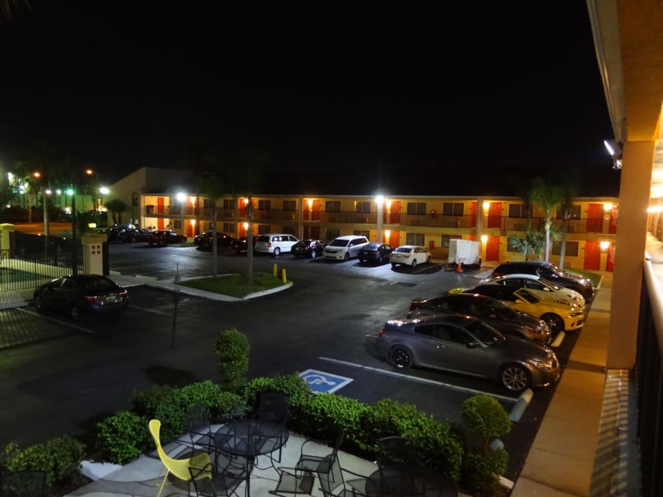 Parkplatz Super 8 Hotel Orlando International Drive