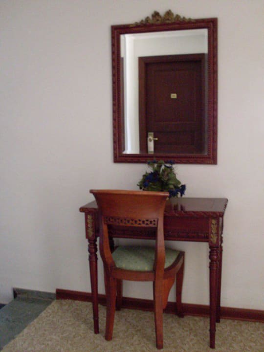 Im Treppenhaus Hotel Antik