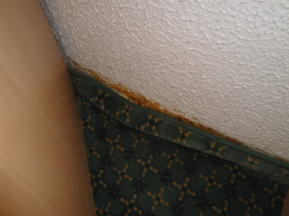 Renovierungsbedürftiger Teppich Zimmer 1210 Hotel El Mouradi Skanes Beach