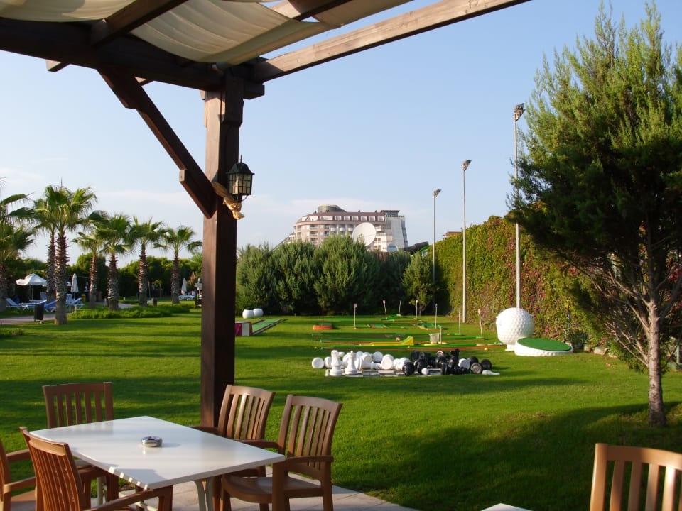 Blick von der Strandbar zum Hotel Saturn Palace Resort Hotel