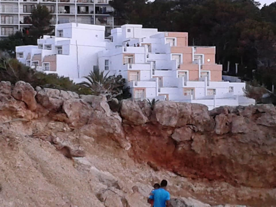 Hotel vom Felsen gegenüber Barceló Portinatx - Adults only