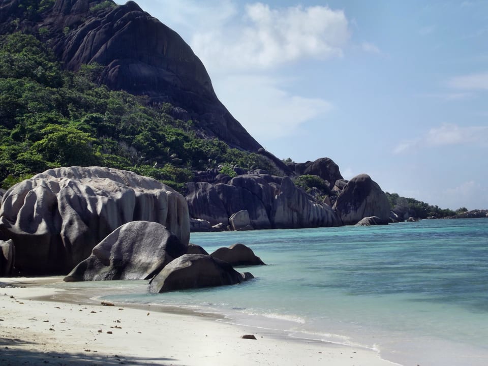 Ein toller Strand, nur leider wenig Wasser La Digue Island Lodge