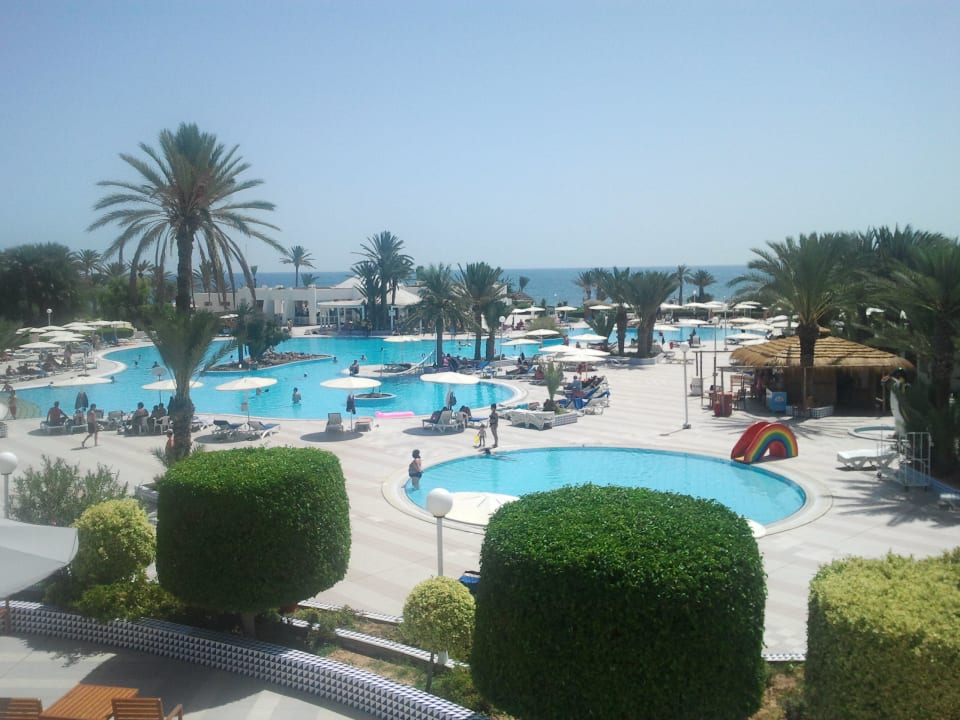 Keine Schirme am Kinderpool! Hotel El Mouradi Djerba Menzel