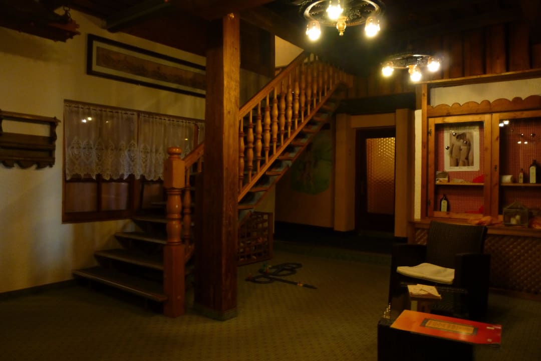 Treppe EG ins 1. OG zu den Zimmern Familotel Der Böhmerwald - Euer Familienhotel im Bayerischen Wald
