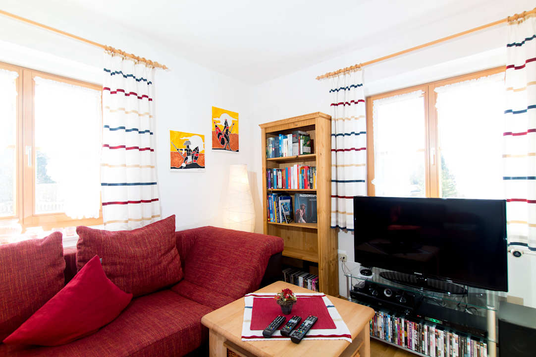 Wohnzimmer im Erdgeschoss Ferienhaus & Ferienwohnung Füssen Ostallgäu