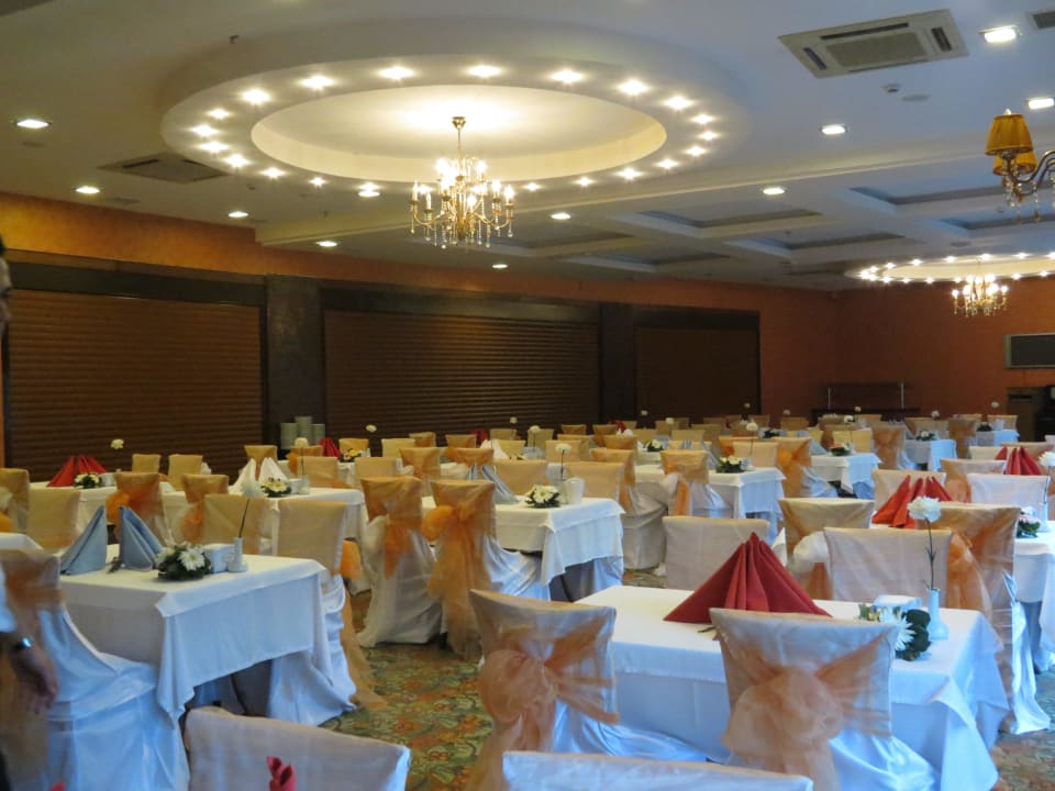 Black& White Abend Alaiye Resort & Spa