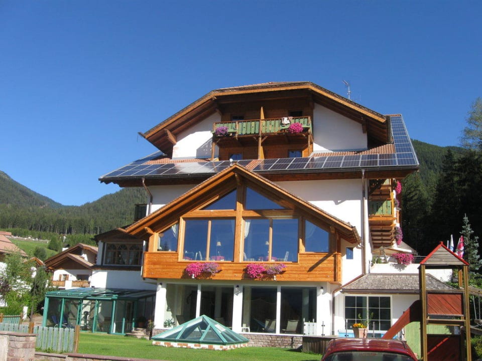 Hotel Seitenansicht Berghotel Miramonti