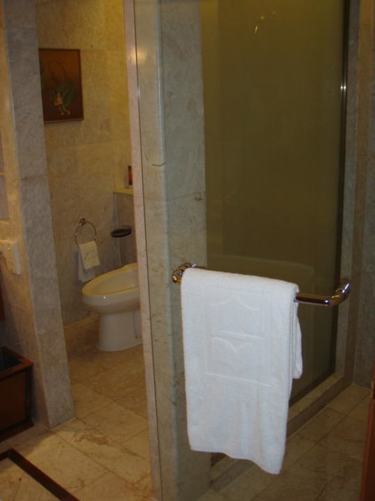 Bad Shangri-La Hotel, Bangkok