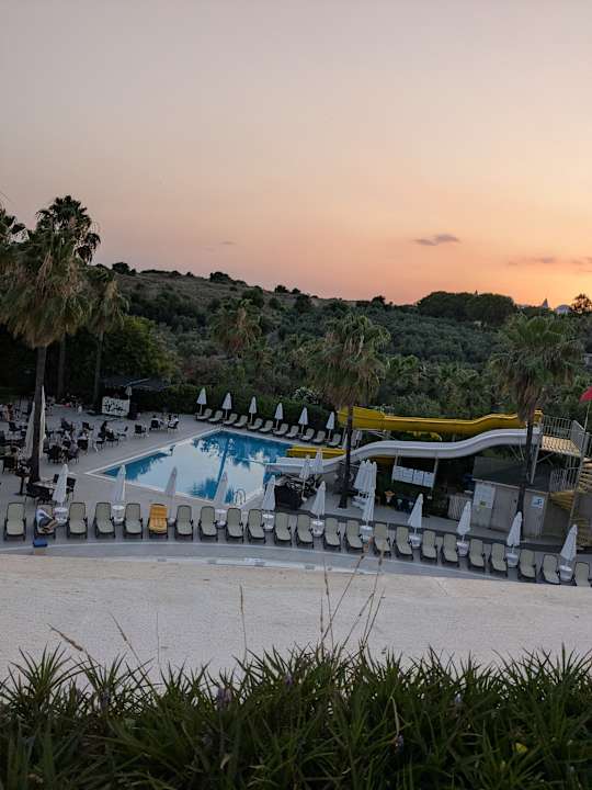 Pool Royal Atlantis Beach Hotel