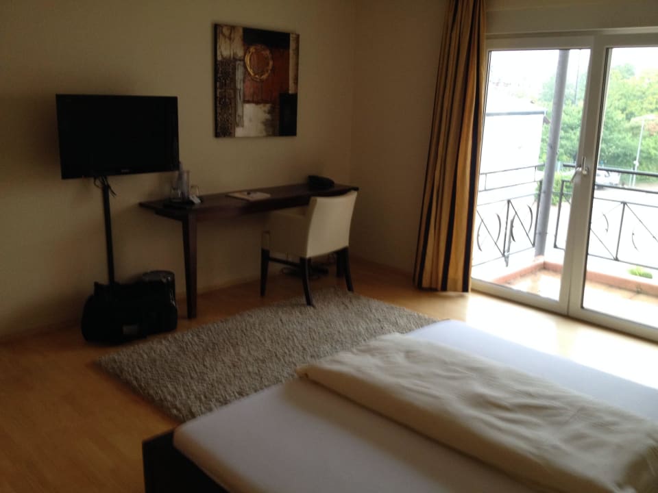 Schlafraum mit Balkon Hotel Villa Toskana