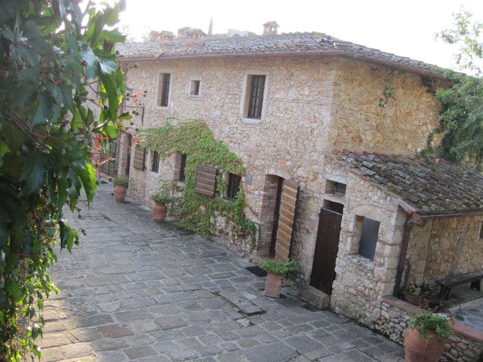 Fenster Hofseite Hotel Borgo San Luigi