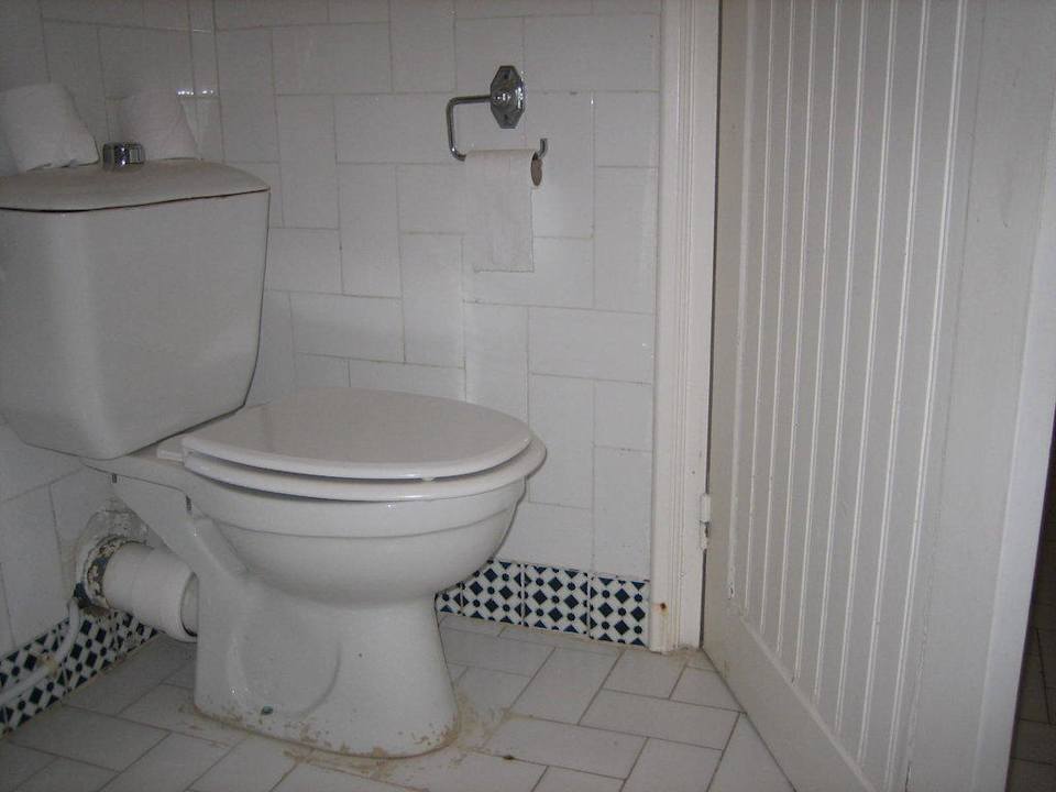 Bad, leicht schimmelig Alassio Hotel and Thalasso