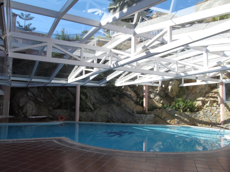 Innenpool, leider unsauber und kalt wie Außenpools Mitsis Rodos Village