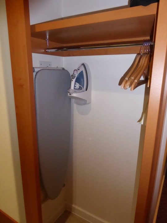 "Kleiderschrank" Hampton by Hilton London Waterloo