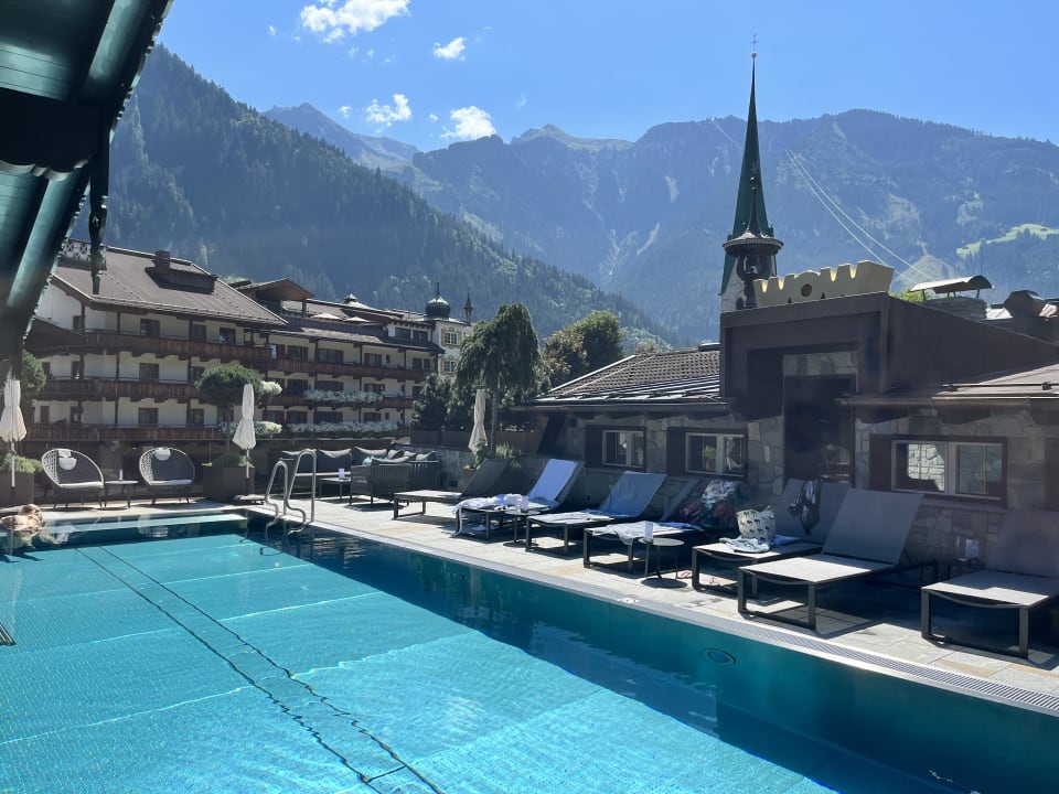 Pool Hotel Neue Post