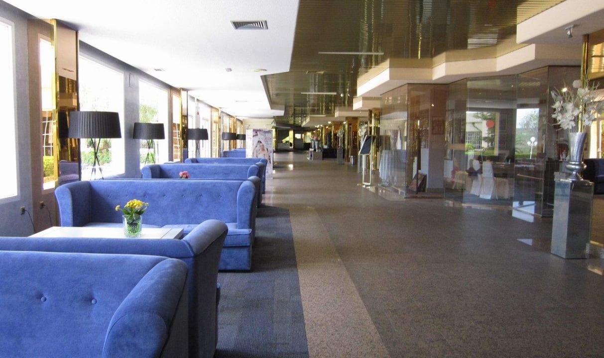 Lobby Beatriz Toledo Auditorium & Spa