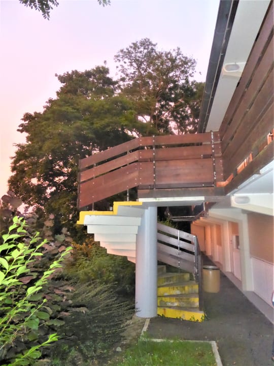 Außenansicht Hotel Kyriad Chantilly