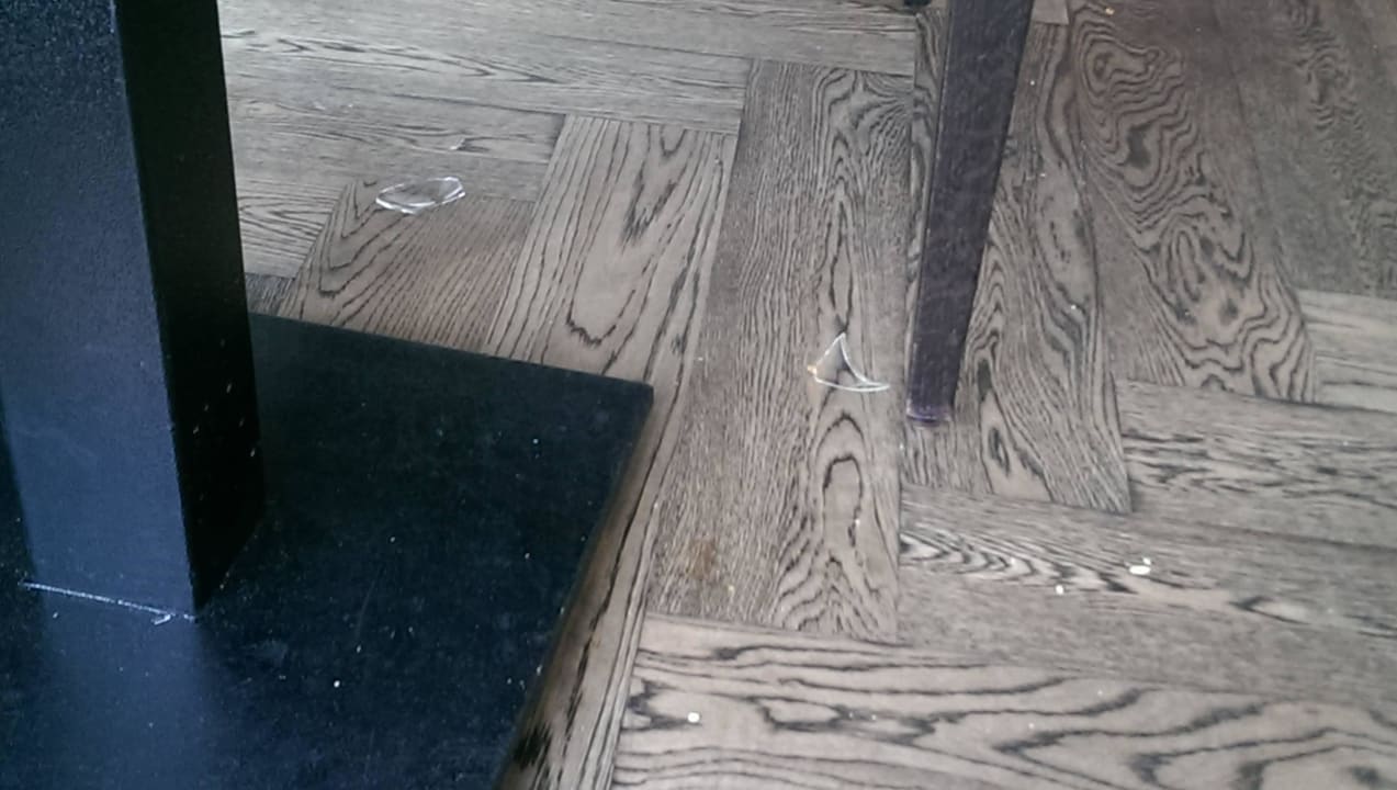 Fußboden mit Scherben Grand Hotel Amrâth Kurhaus The Hague Scheveningen