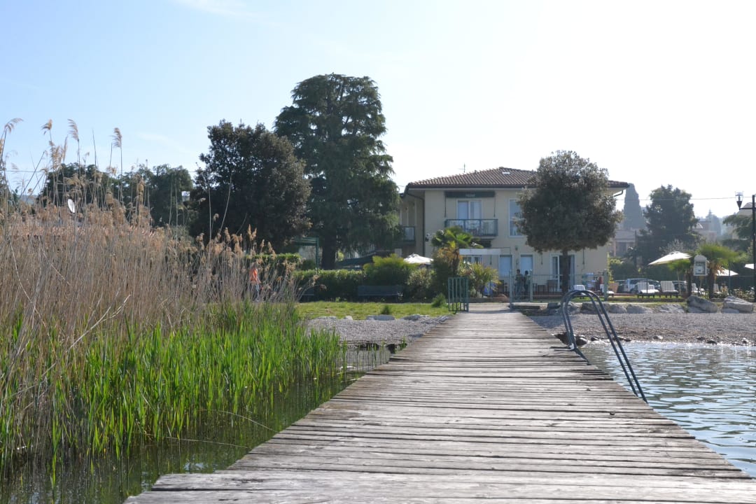 Blick vom Privatsteg auf das Hotel Hotel Campagnola