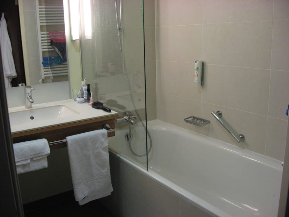 Unser Badezimmer mit Wanne ROBINSON FIEBERBRUNN - Adults only