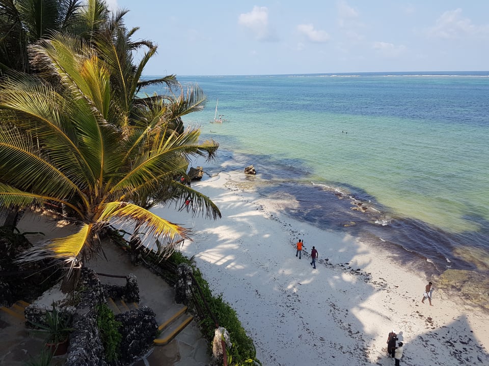 Strand Bahari Beach Hotel