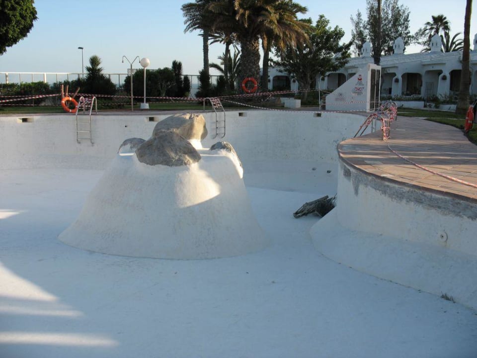Pool von Amtswegen gesperrt! Sahara Beach Club