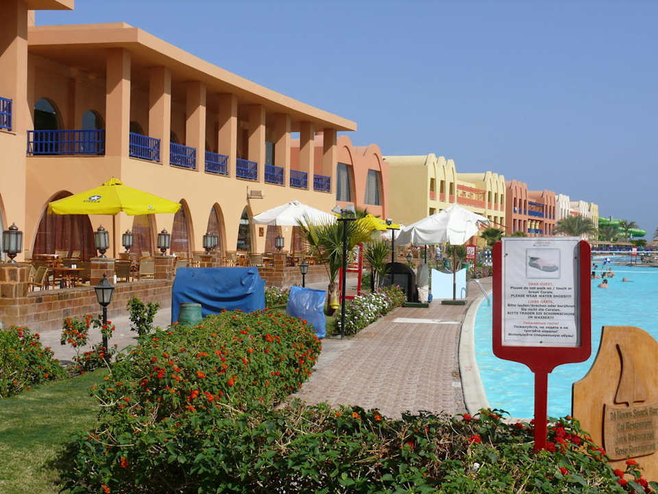 Hotelanlage mit Restaurant Titanic Beach Spa & Aqua Park