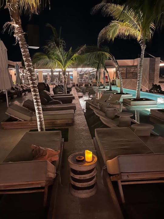 Pool Motto By Hilton Tulum