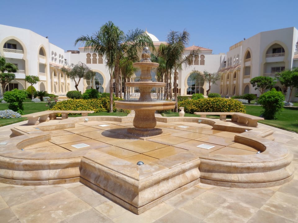 Fountain & Hotel Rear Old Palace Resort Sahl Hasheesh