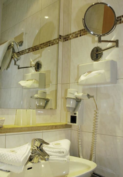 Badezimmer Hotel Vier Jahreszeiten