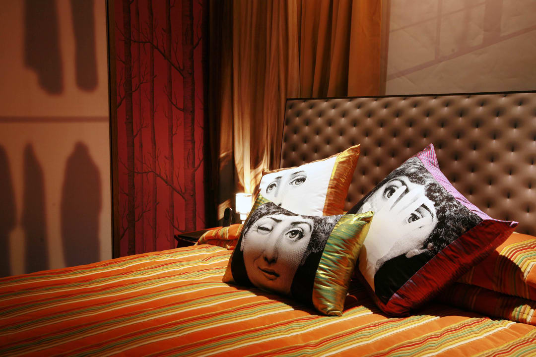 Themed Suite Mirage - Bedroom The Luxe Manor