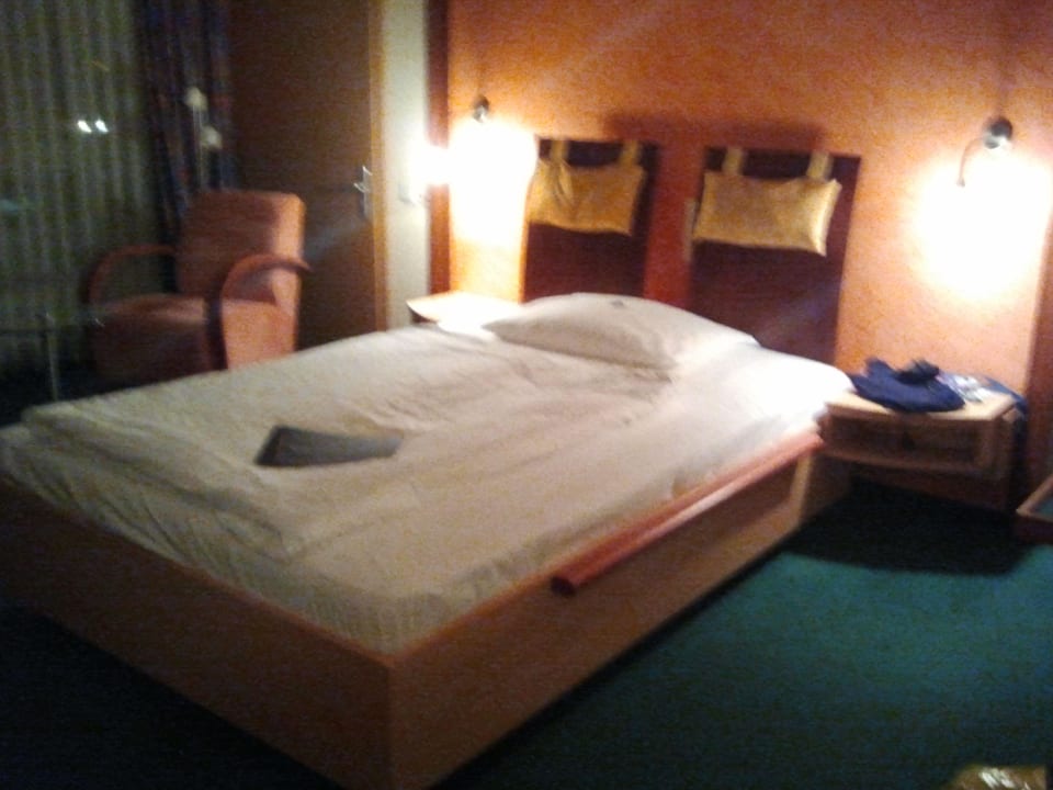 Bequemes Bett im Einzelzimmer Hotel Ascot-Bristol