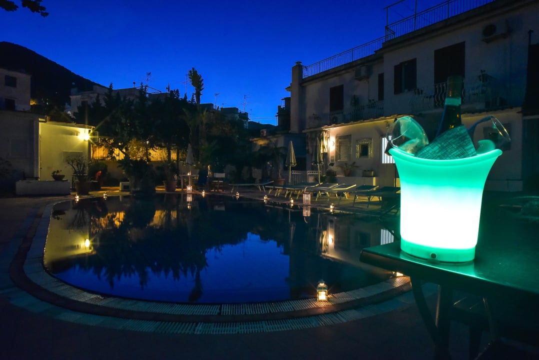 Pool Charme Hotel La Villa Tina