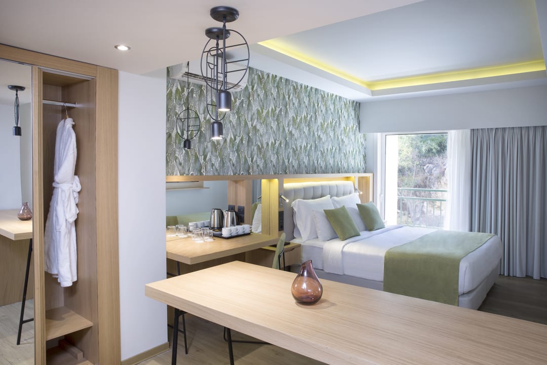 Zimmer Dolce by Wyndham Athens Attica Riviera