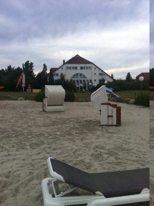 Haupthaus vom Strand aus gesehen AEDENLIFE Hotel & Resort Rügen