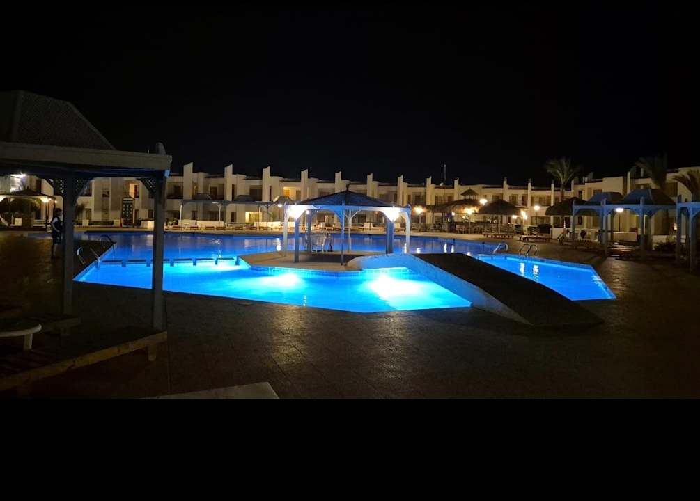 Pool Menaville Safaga