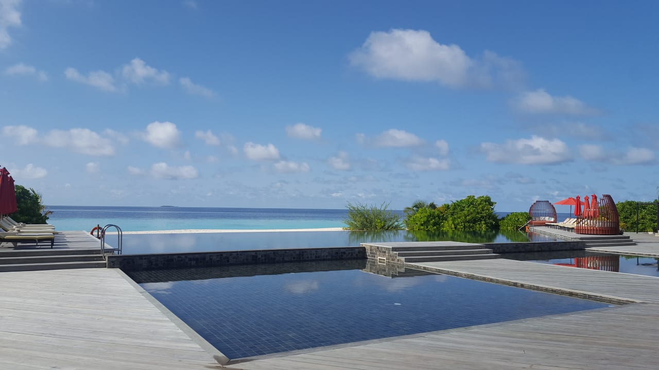 Pool NH Collection Maldives Havodda Resort