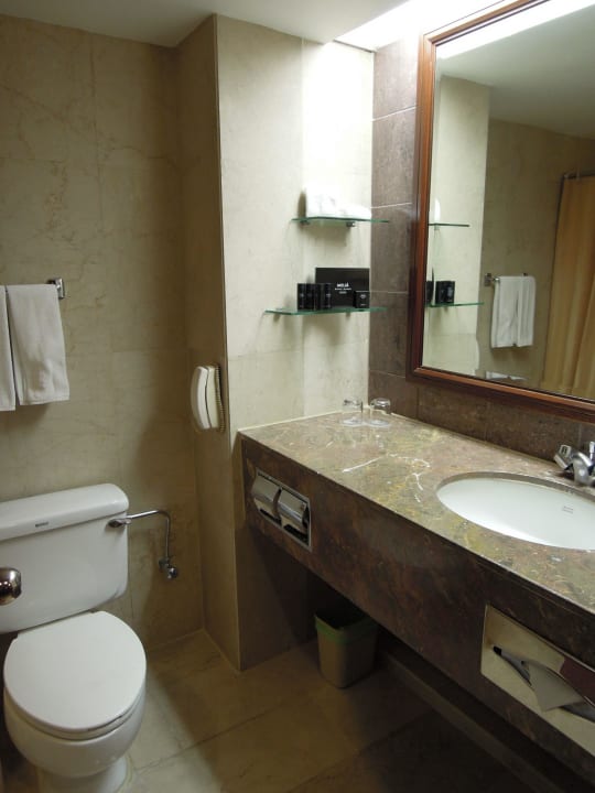 Bad im Premier Guest Room 1204 Hotel Melia Kuala Lumpur