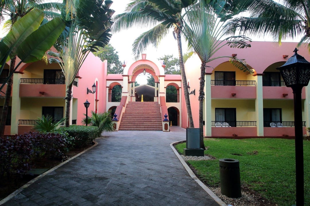 Aufgang zu Zimmern Hotel Riu Tequila