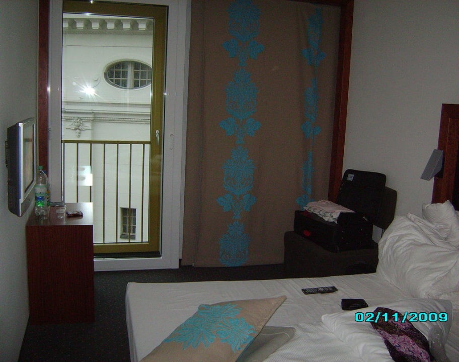 Blick in das Zimmer Motel One Berlin Ku'Damm