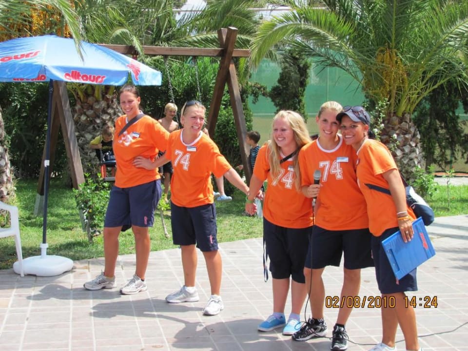 Ein Teil des Animationsteams Atlantica Marmari Beach