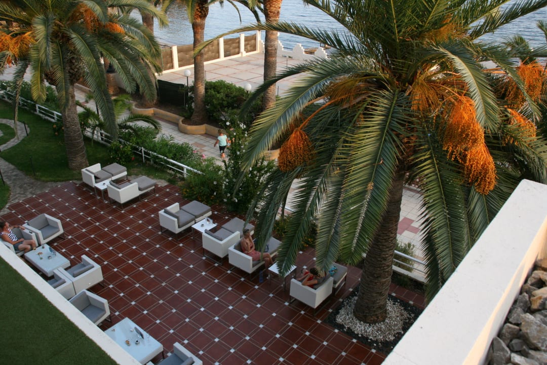Terrassenbereich BG Hotel Nautico Ebeso