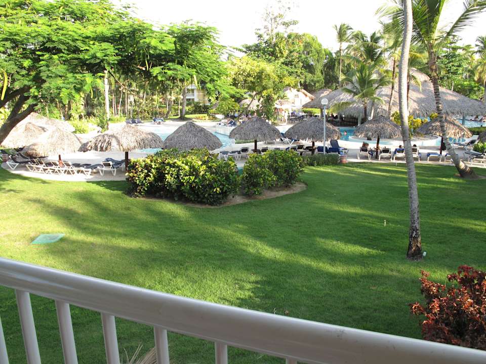 Blick vom Balkon zum Poolbereich Hotel Grand Palladium Palace Resort, Spa & Casino