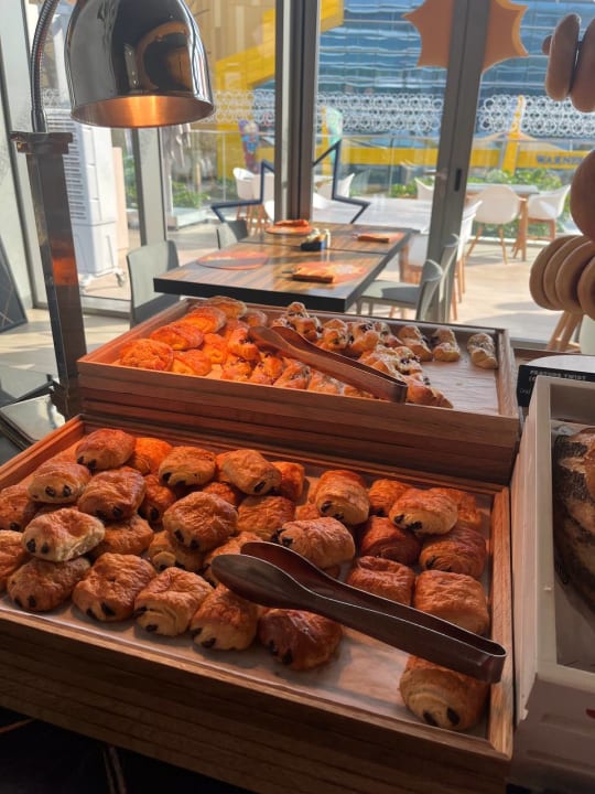 Gastro The WB Abu Dhabi, Curio Collection By Hilton