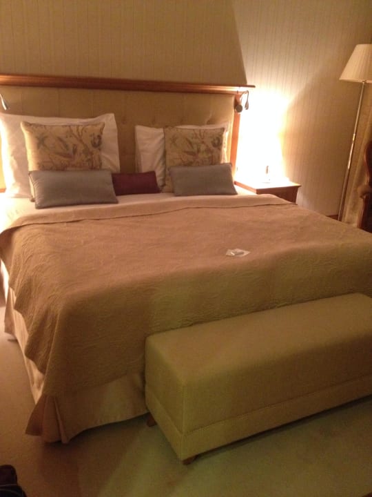 Kingsizebed Retro Riverside Wellness Resort